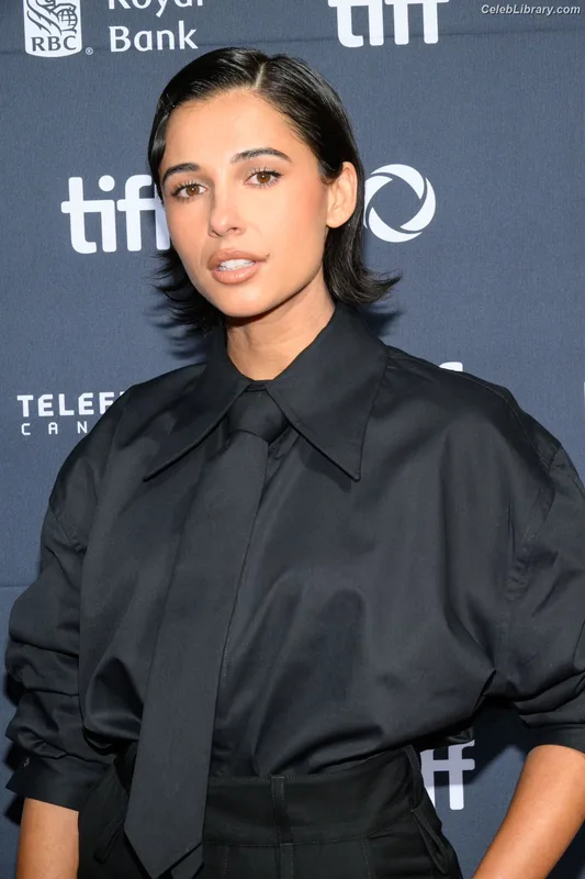 Naomi Scott photo 23 of 376