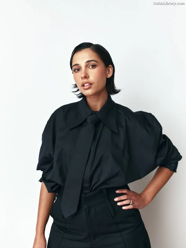 Naomi Scott photo 4 of 376
