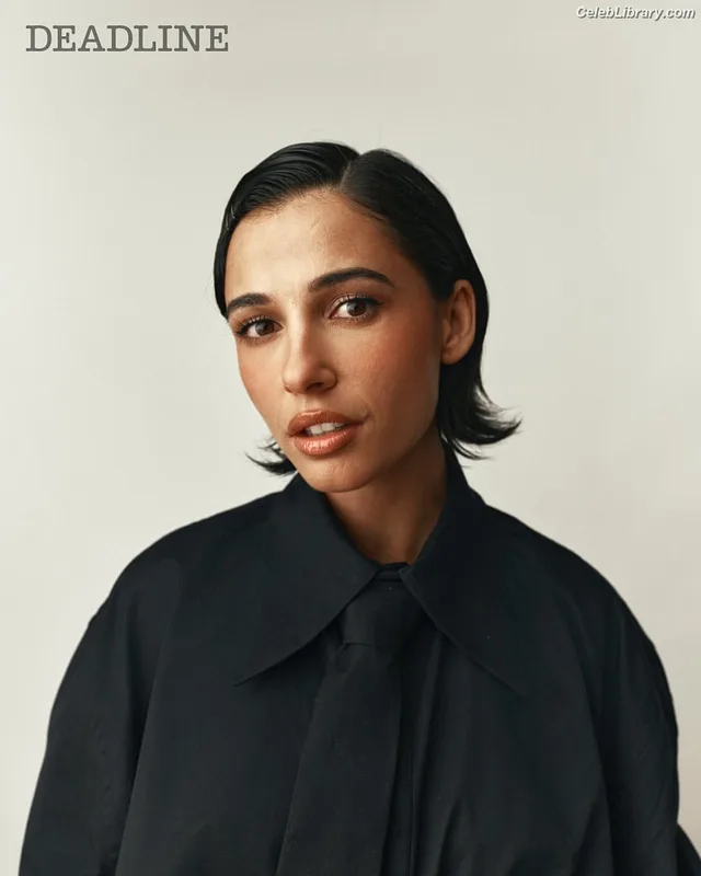 Naomi Scott photo 7 of 376