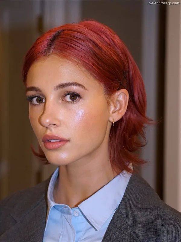 Naomi Scott photo 12 of 376