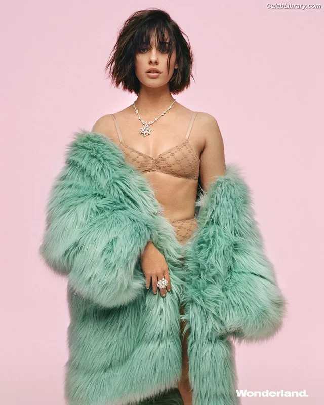 Naomi Scott photo 3 of 376