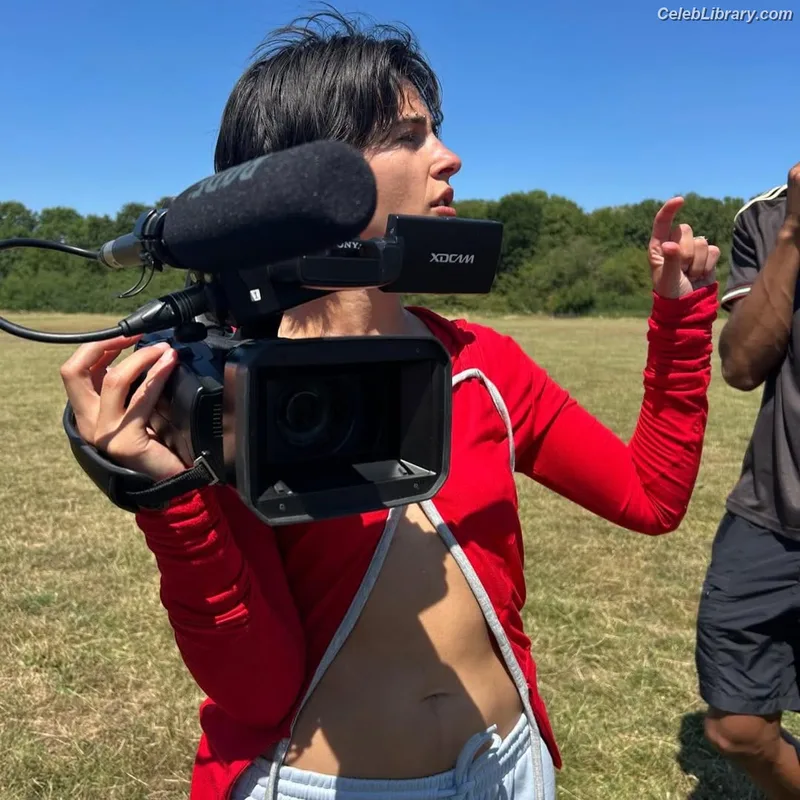 Naomi Scott photo 11 of 376