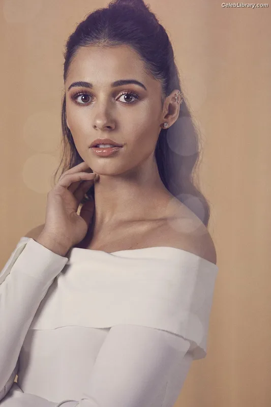 Naomi Scott photo 24 of 376