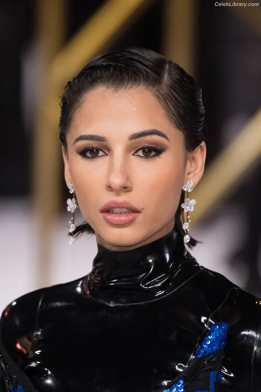 Naomi Scott photo 6 of 376
