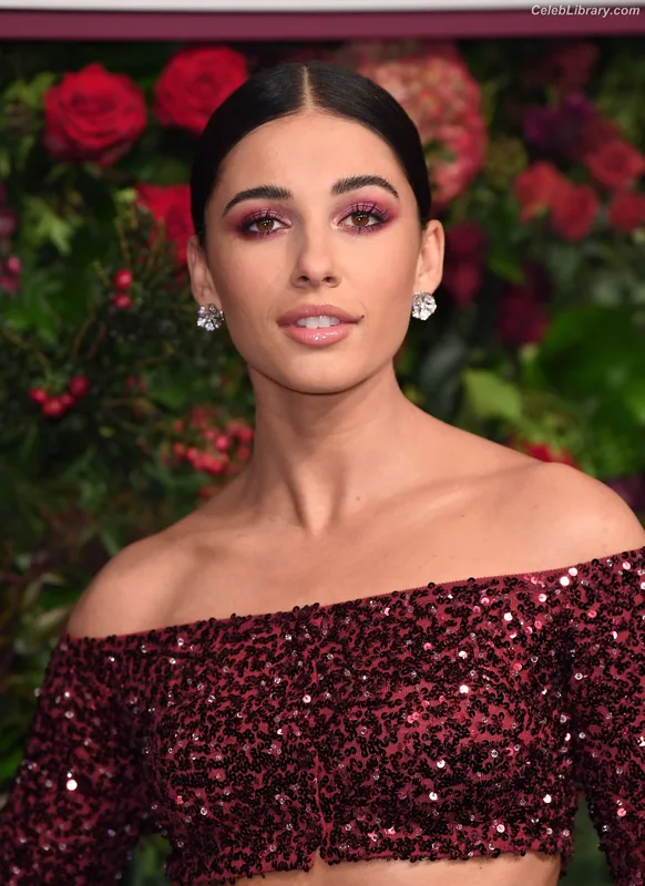 Naomi Scott photo 7 of 376