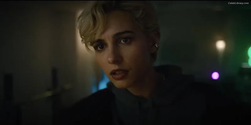 Naomi Scott photo 11 of 376