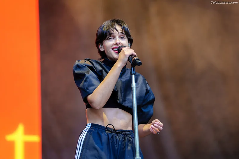 Naomi Scott photo 6 of 376