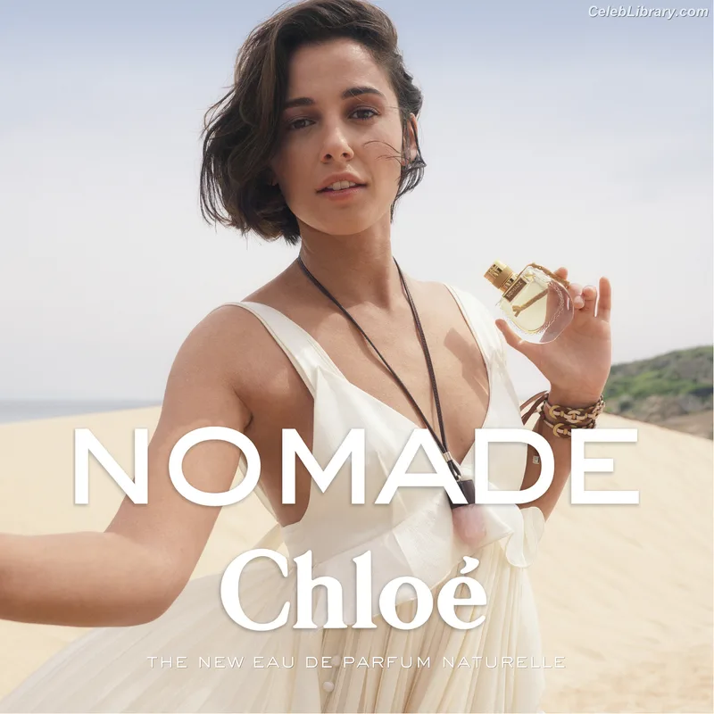 Naomi Scott photo 5 of 376