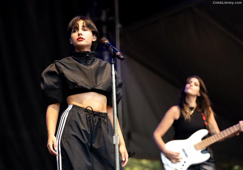 Naomi Scott photo 19 of 376