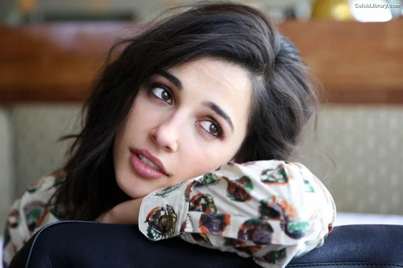 Naomi Scott photo 1 of 376