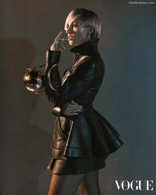 Naomi Scott photo 6 of 376