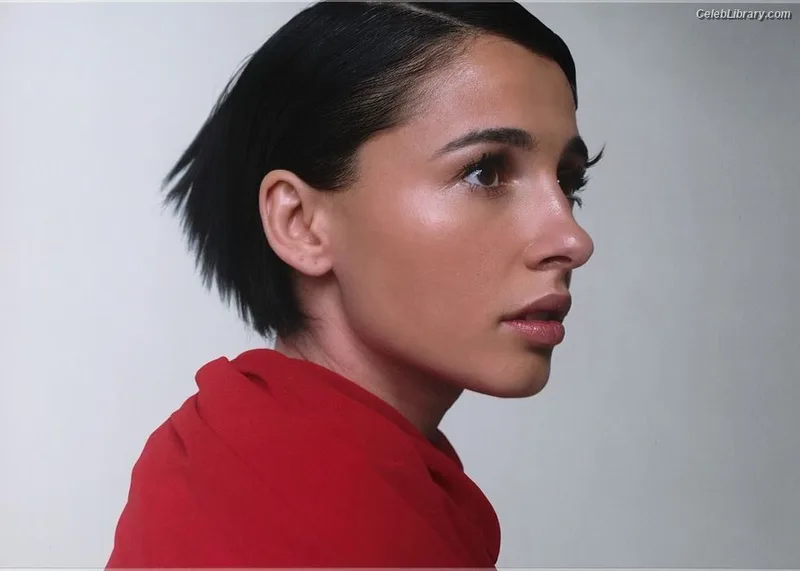 Naomi Scott photo 24 of 376