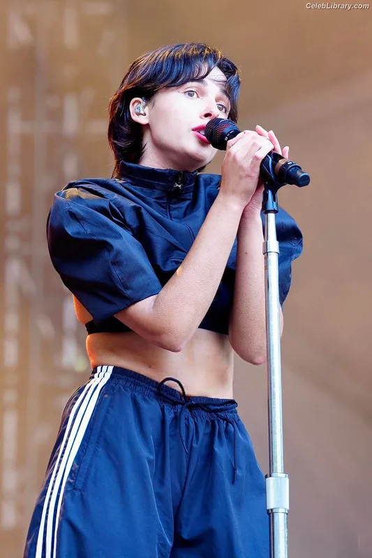 Naomi Scott photo 3 of 376