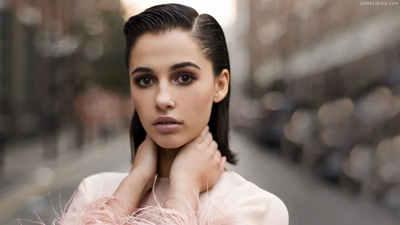 Naomi Scott photo 6 of 376