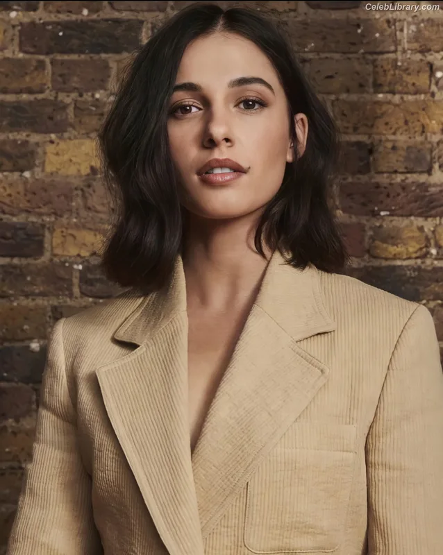 Naomi Scott photo 12 of 376