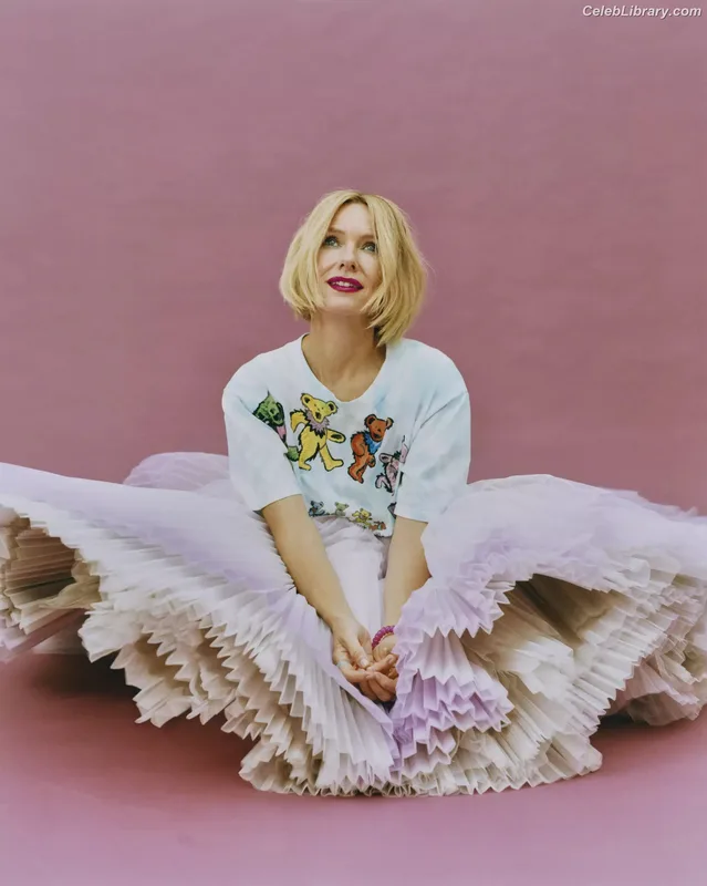 Naomi Watts photo 1 of 131