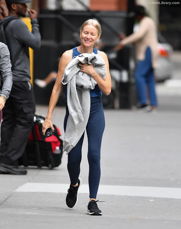 Naomi Watts photo 5 of 131