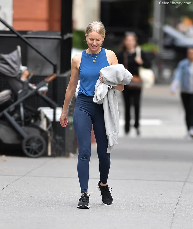 Naomi Watts photo 6 of 131