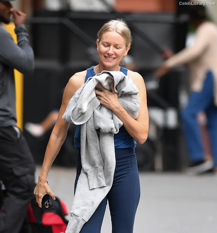 Naomi Watts photo 8 of 131
