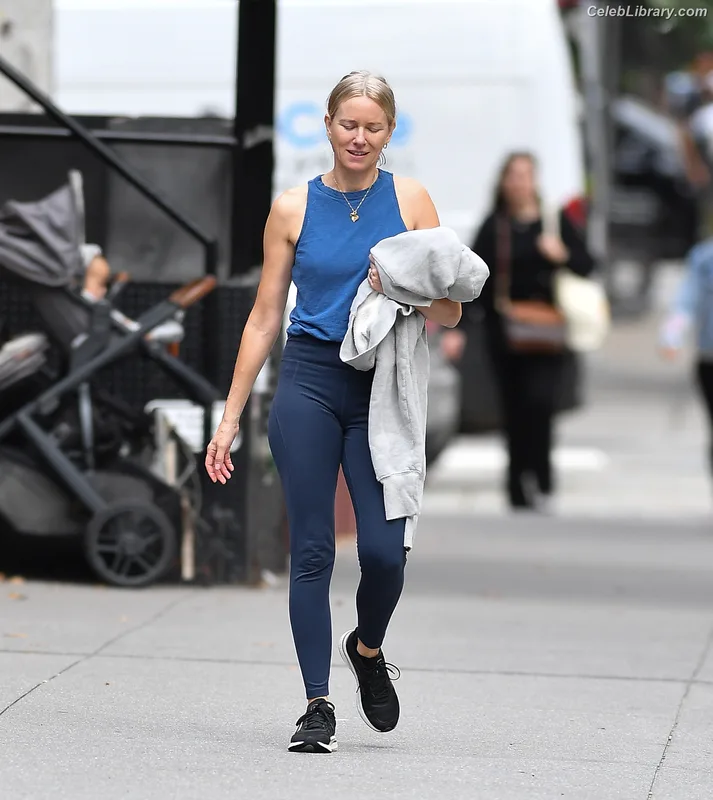 Naomi Watts photo 11 of 131