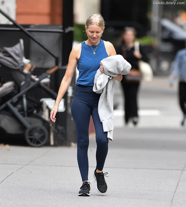 Naomi Watts photo 14 of 131