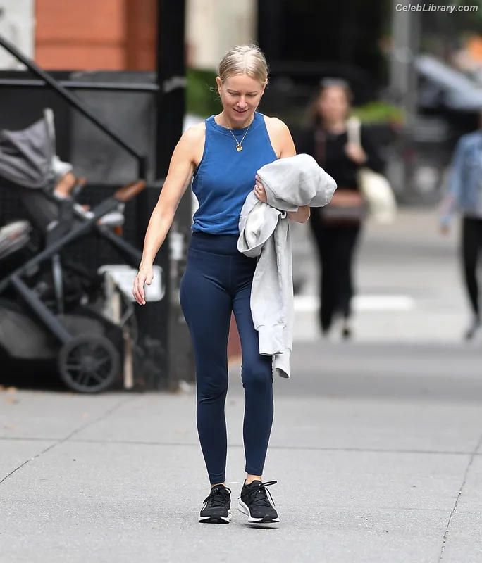 Naomi Watts photo 15 of 131