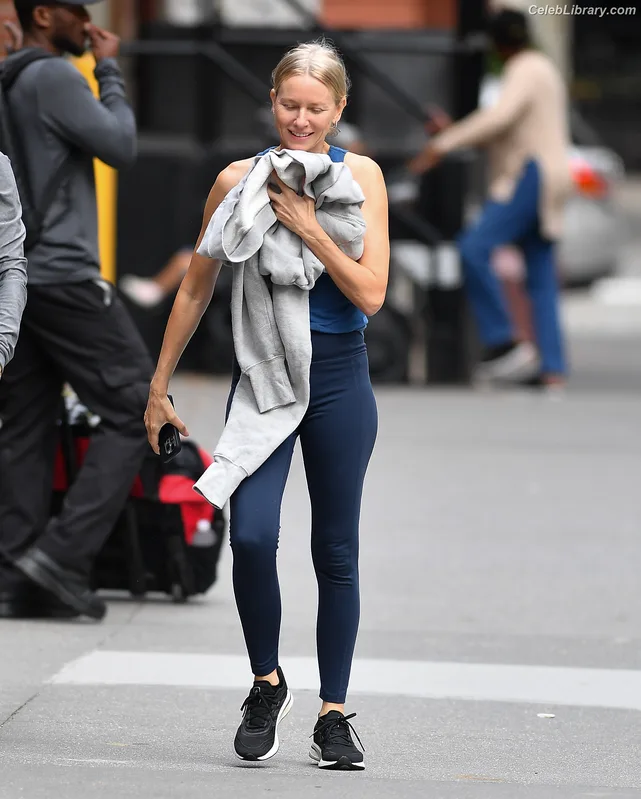 Naomi Watts photo 16 of 131