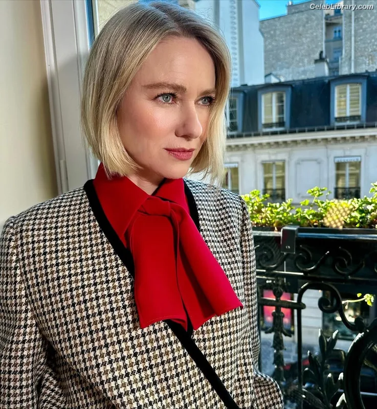 Naomi Watts photo 2 of 131