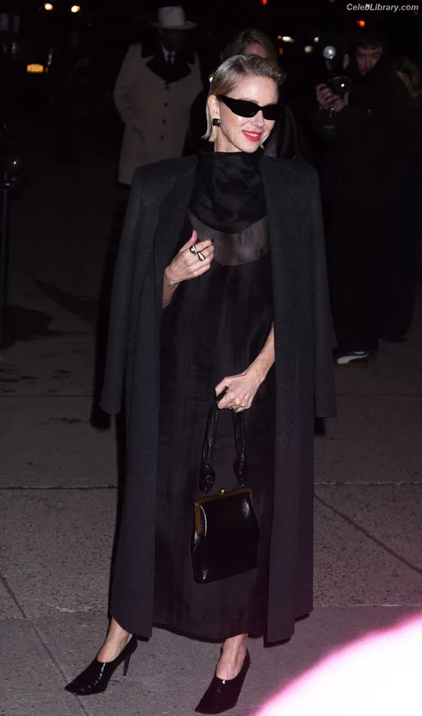 Naomi Watts photo 16 of 131