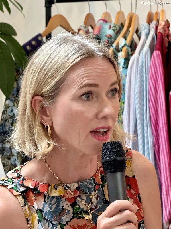 Naomi Watts photo 15 of 131