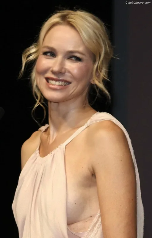 Naomi Watts photo 17 of 131