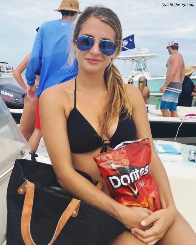 Naomie Olindo photo 4 of 49