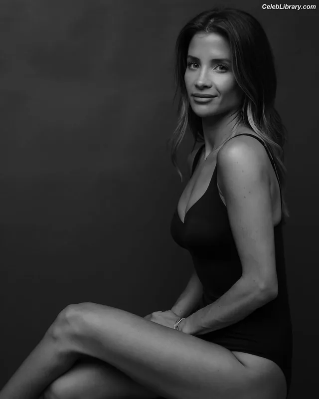 Naomie Olindo photo 16 of 49