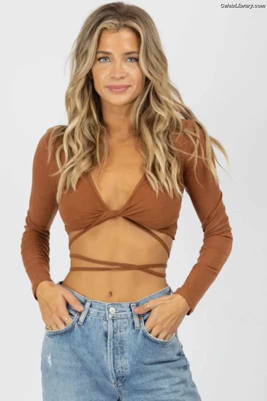 Naomie Olindo photo 13 of 49
