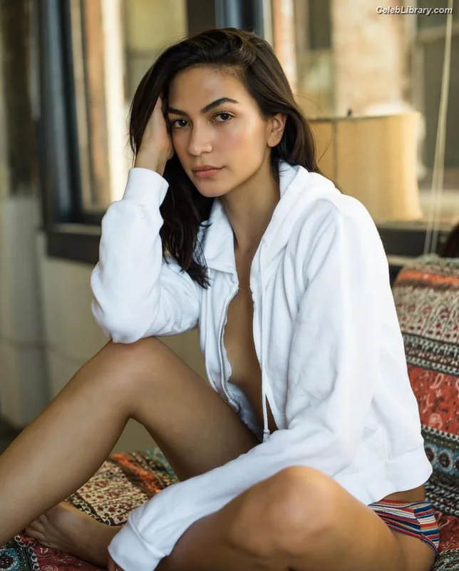 Natalee Linez photo 8 of 21