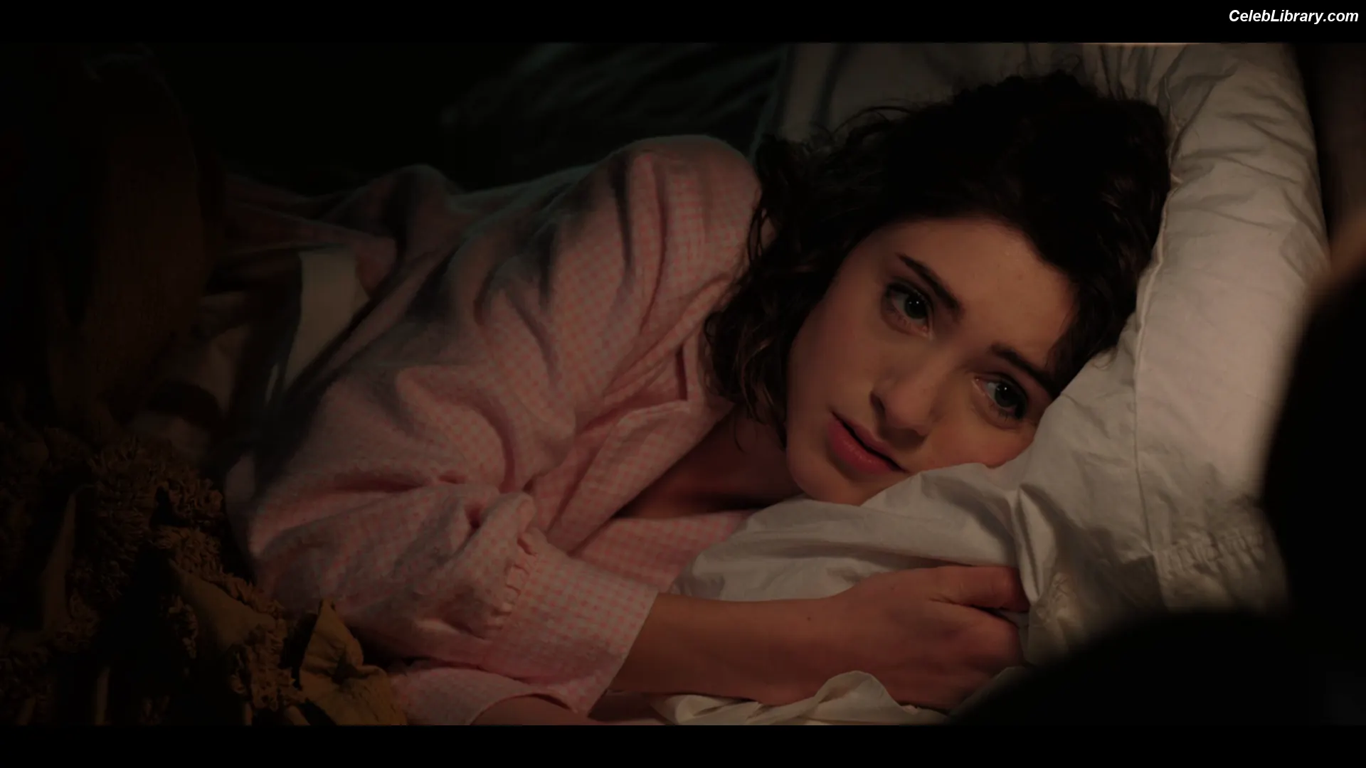 Natalia Dyer photo 12 of 977