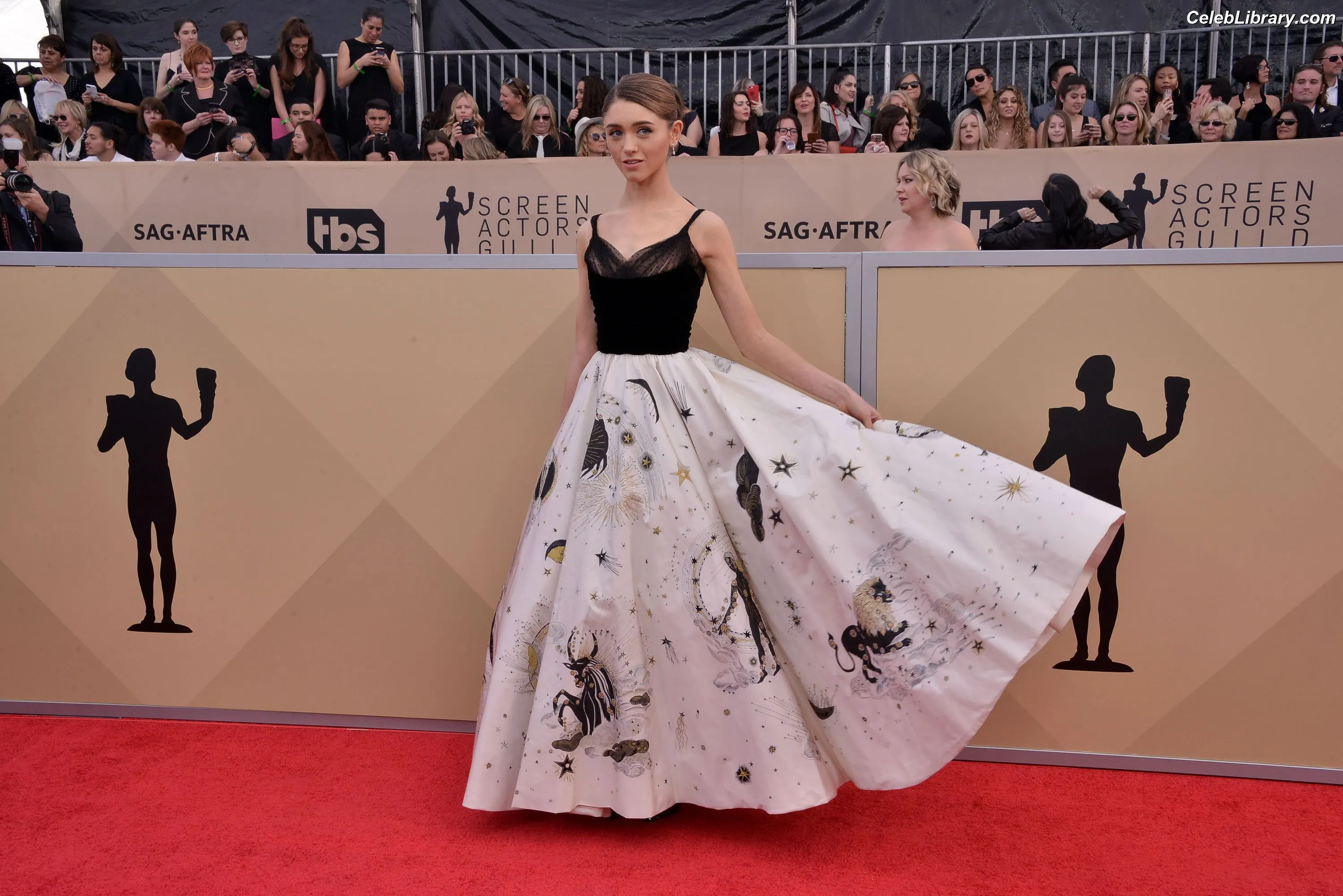 Natalia Dyer photo 3 of 977
