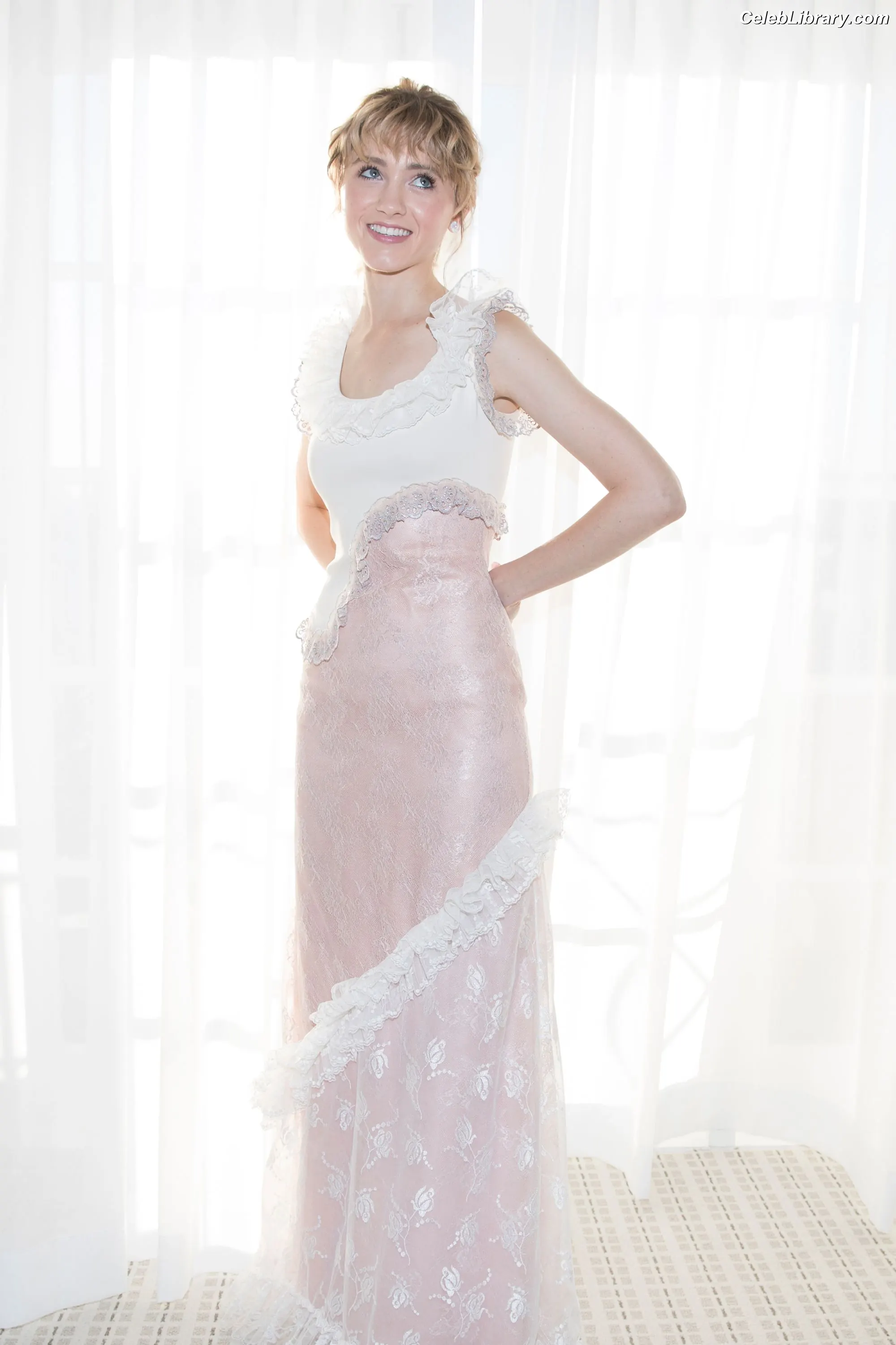 Natalia Dyer photo 8 of 977