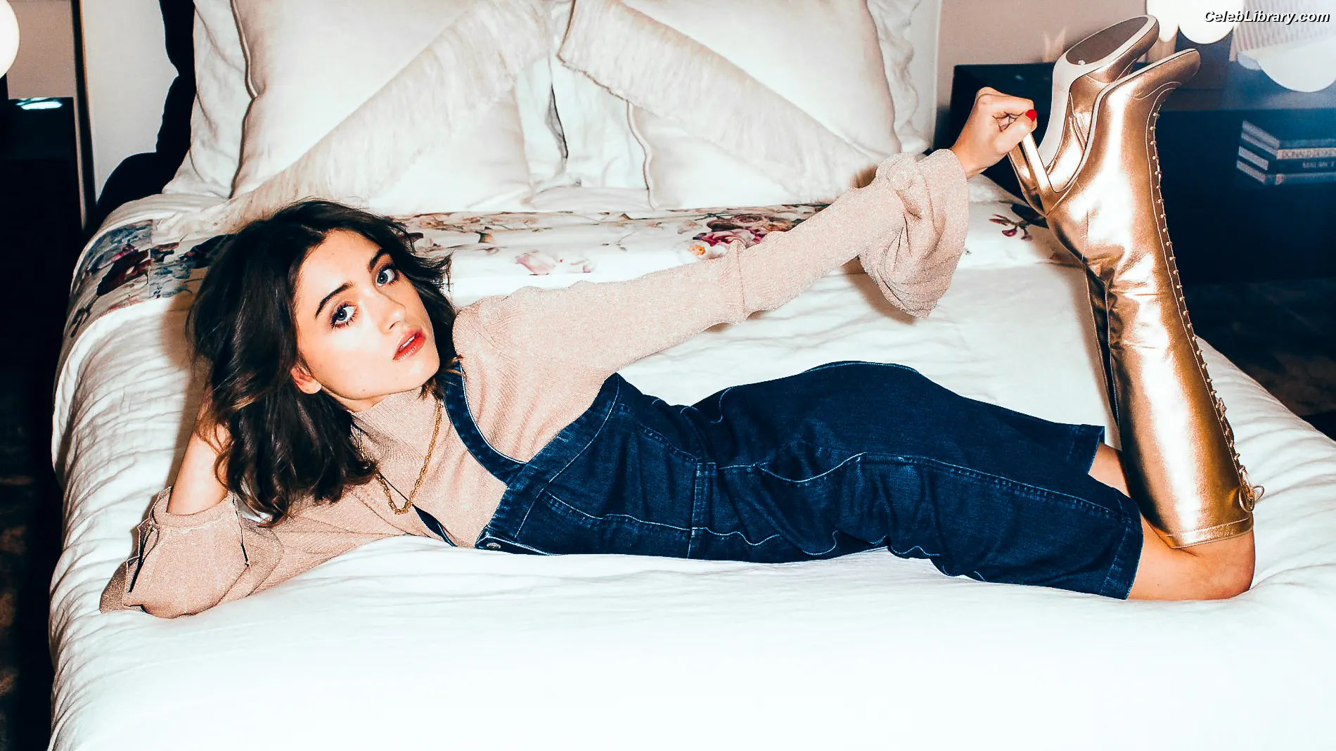 Natalia Dyer photo 16 of 977