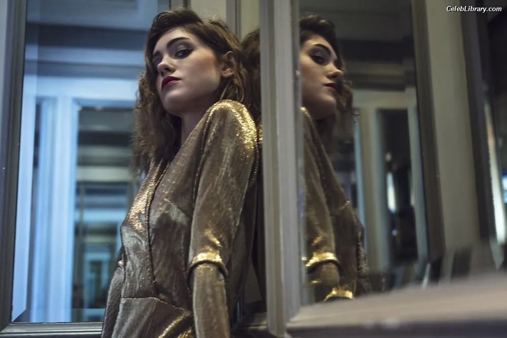 Natalia Dyer photo 12 of 977