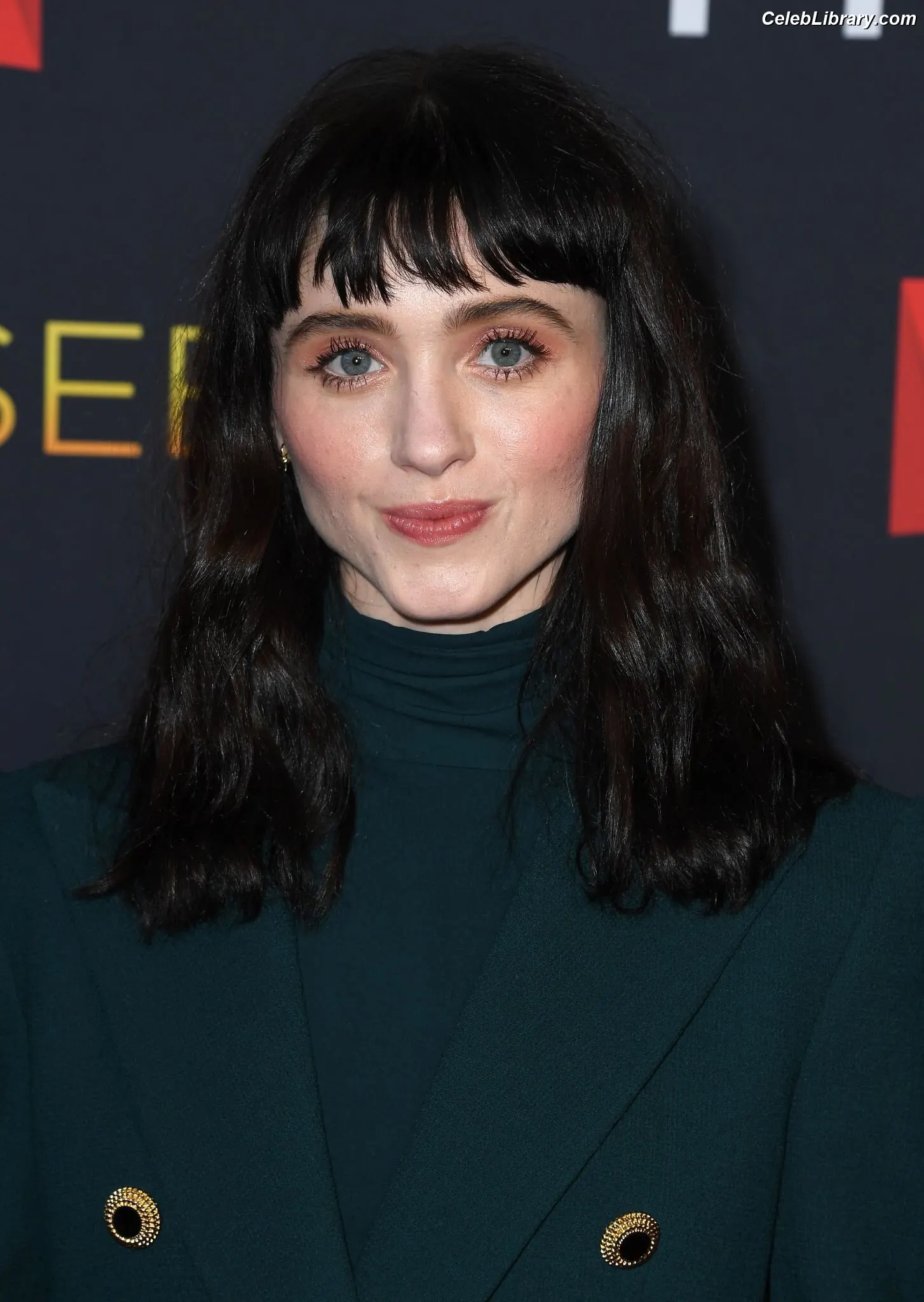 Natalia Dyer photo 3 of 977