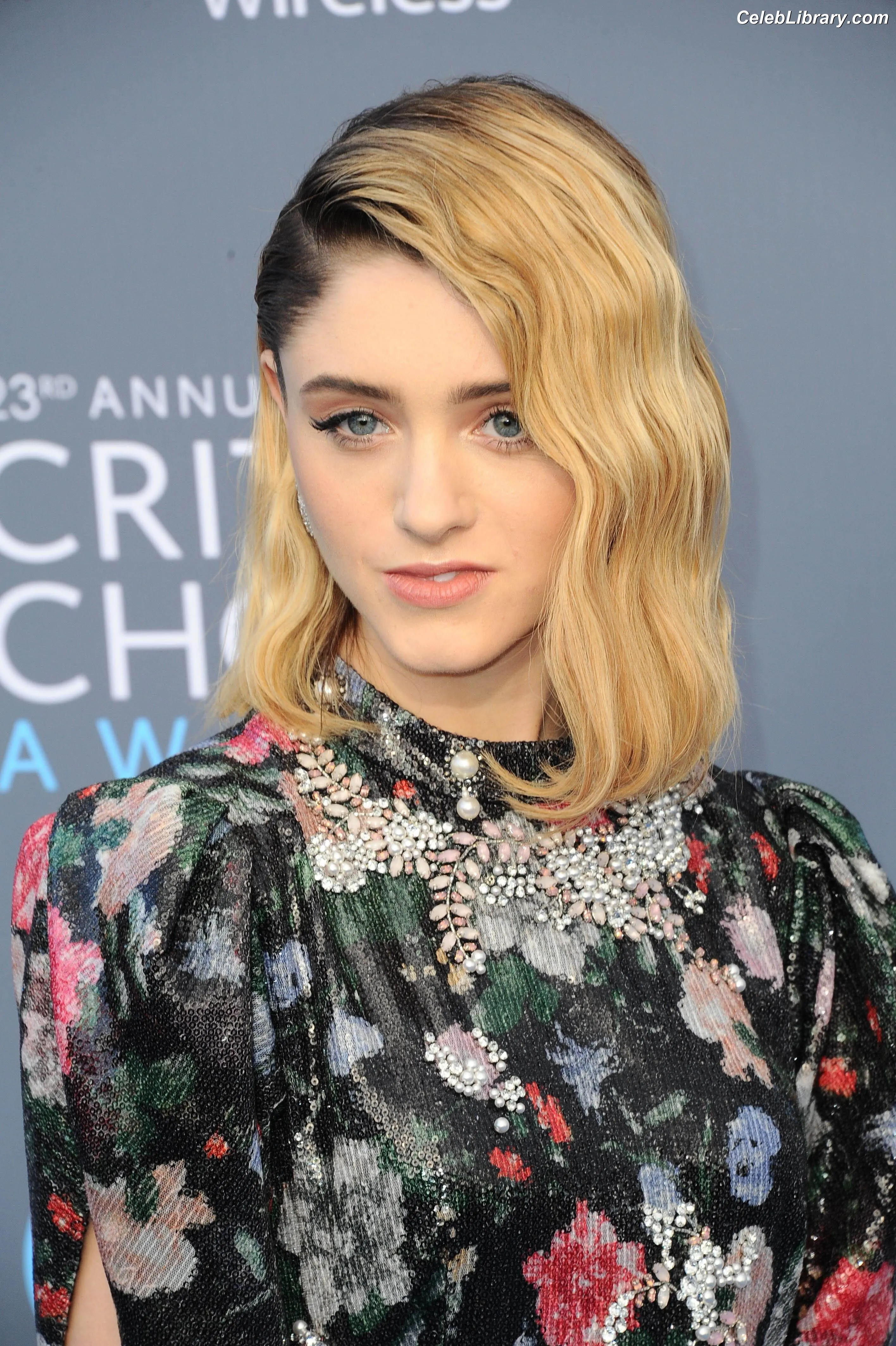 Natalia Dyer photo 5 of 977