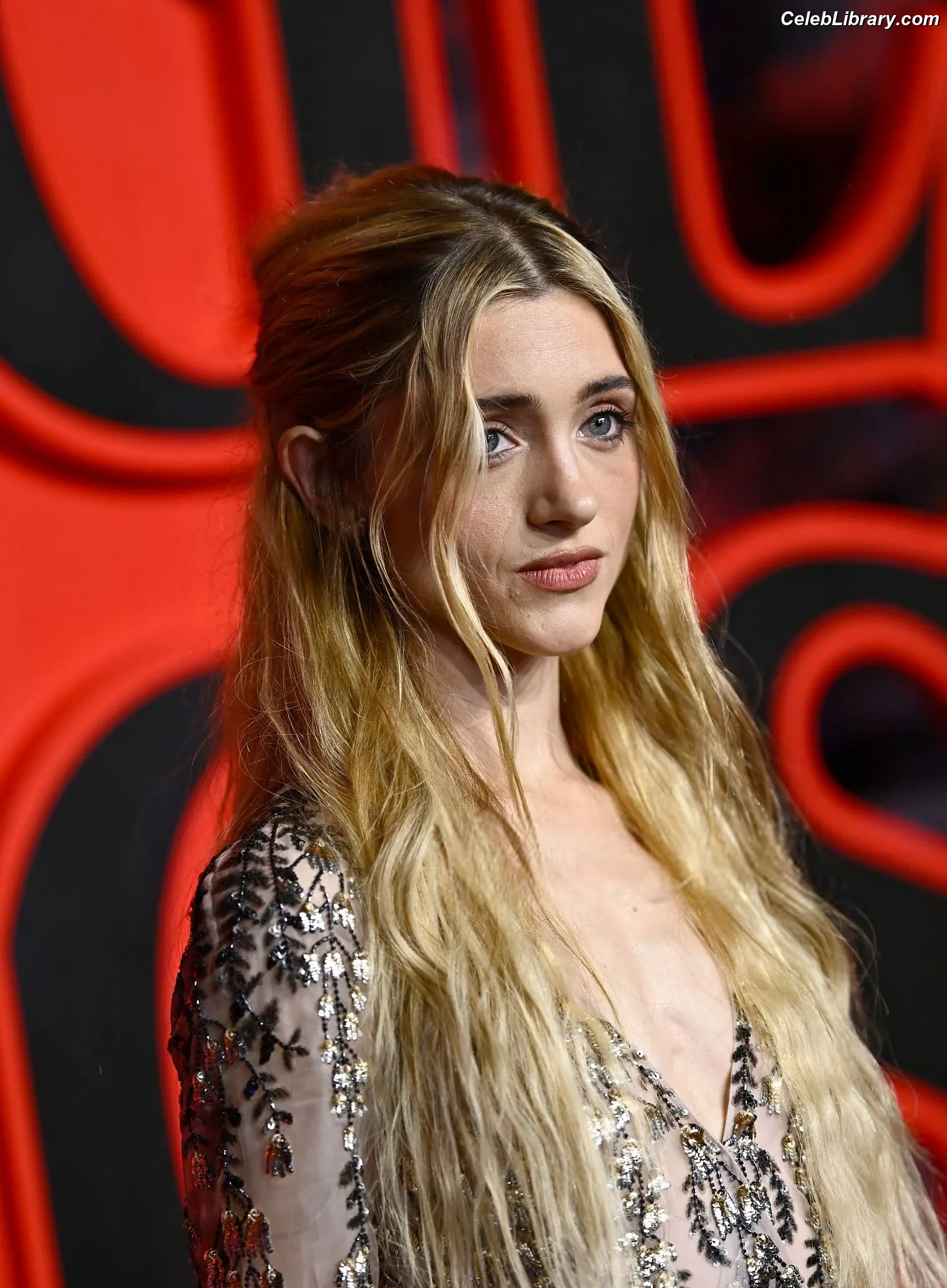 Natalia Dyer photo 19 of 977