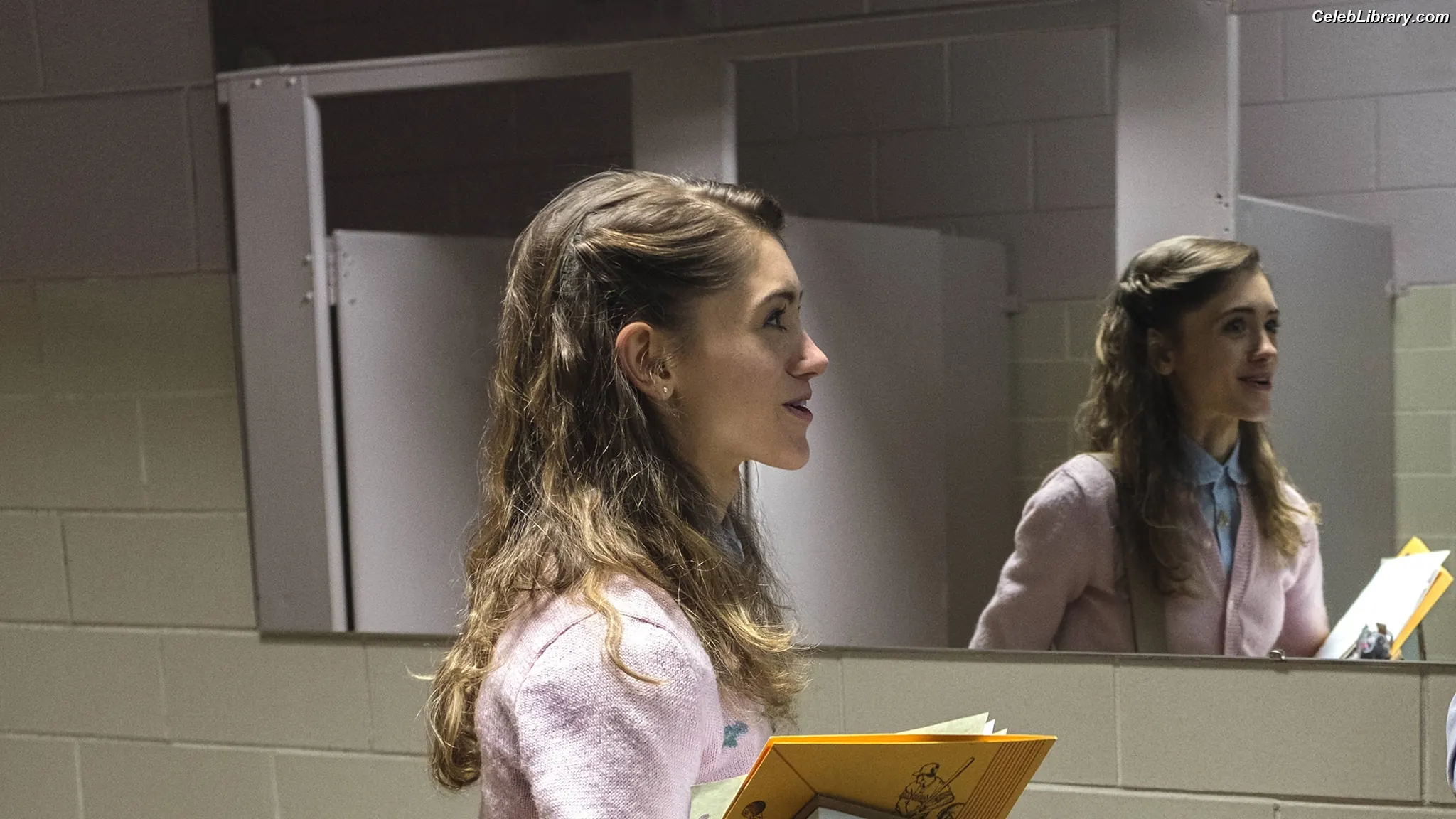 Natalia Dyer photo 24 of 977