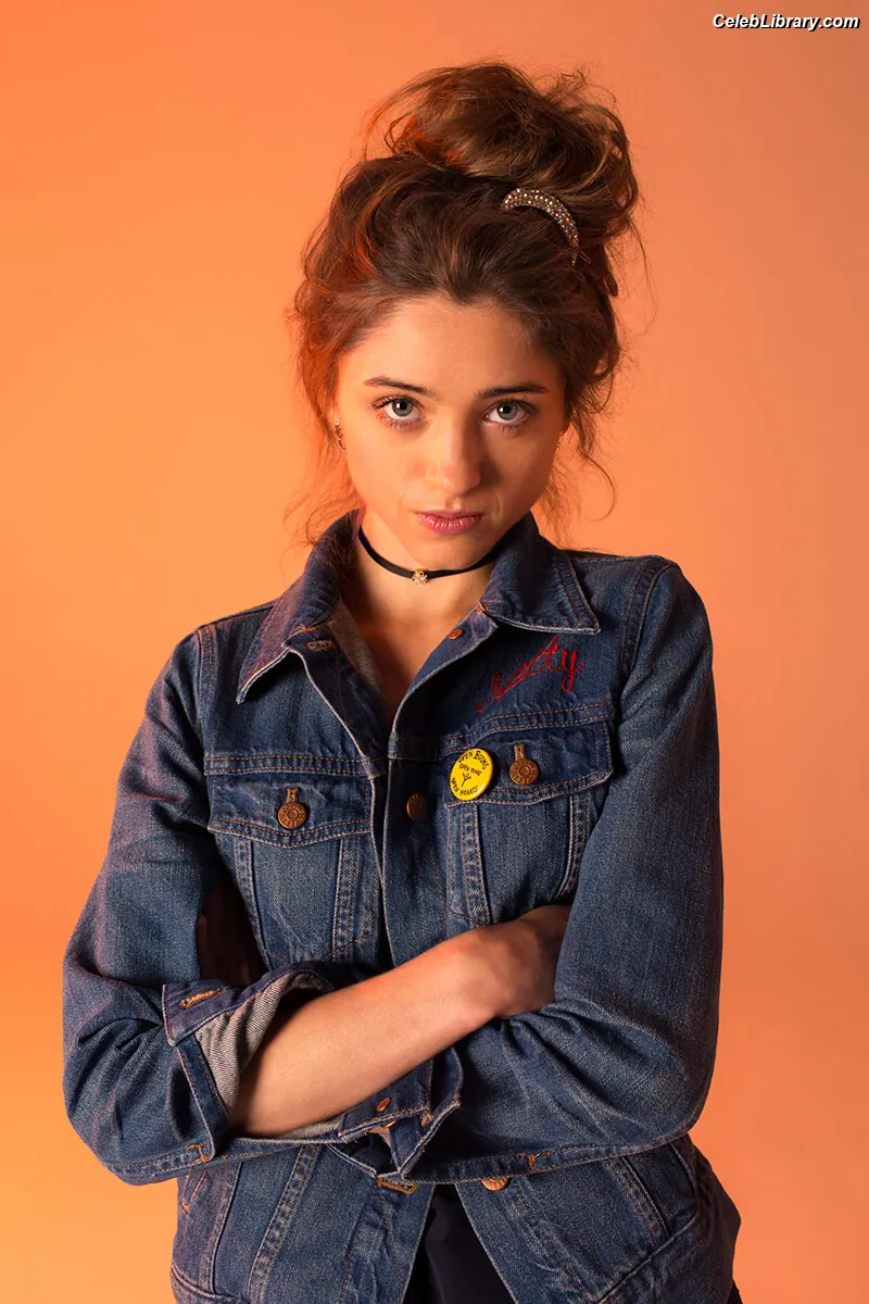 Natalia Dyer photo 3 of 977