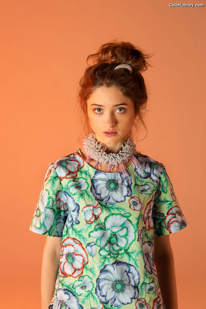 Natalia Dyer photo 10 of 977