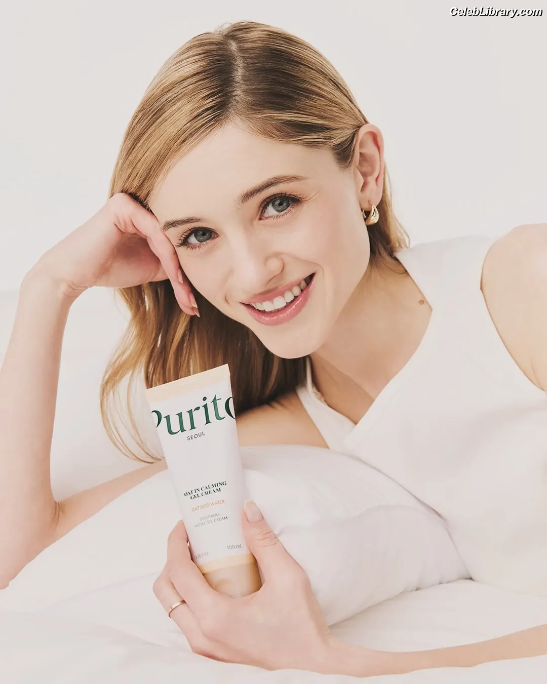Natalia Dyer photo 17 of 977
