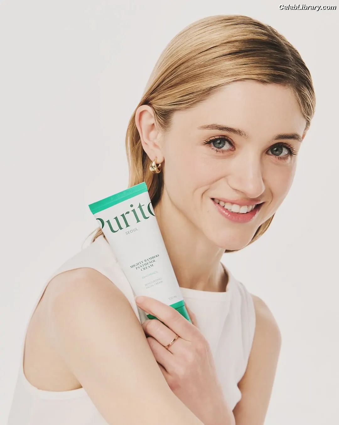 Natalia Dyer photo 19 of 977
