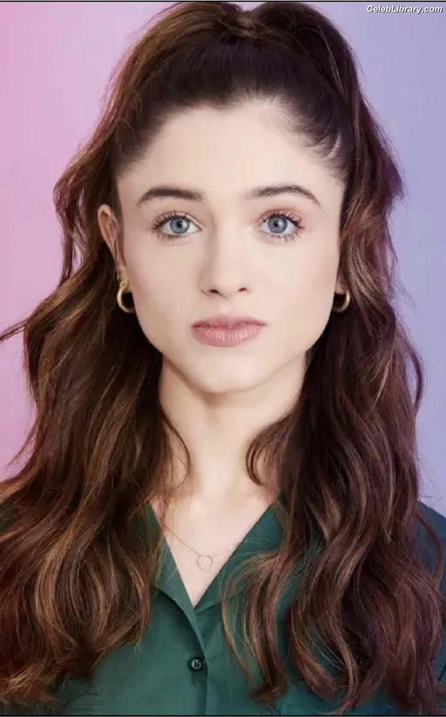 Natalia Dyer photo 21 of 977