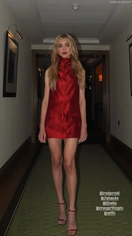 Natalia Dyer photo 12 of 978